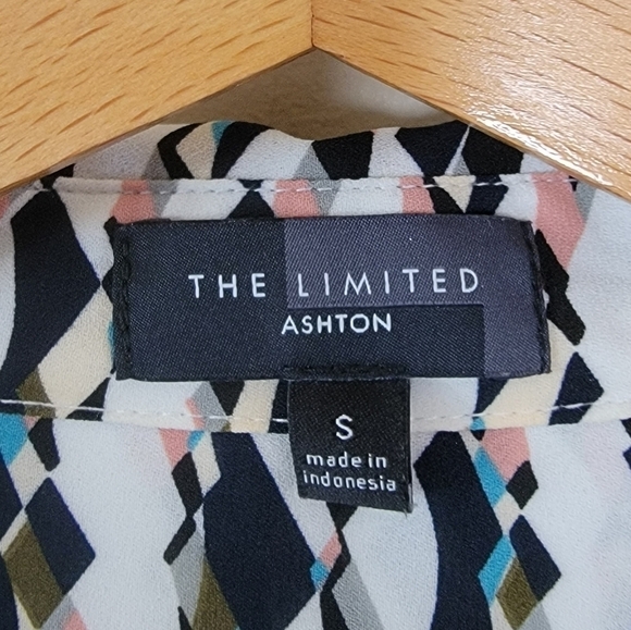 The Limited | Ashton Graphic Wave Print Blouse - Picture 2 of 6